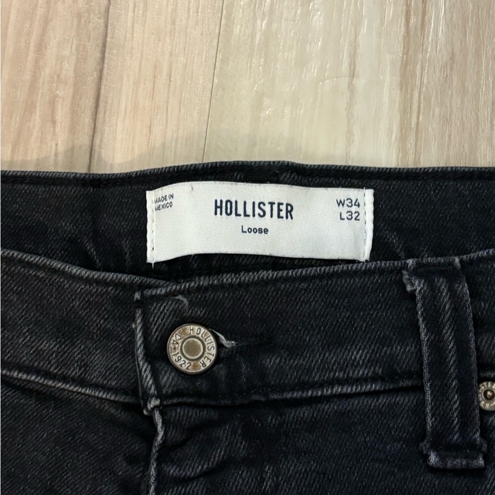 Hollister men’s loose fit jeans